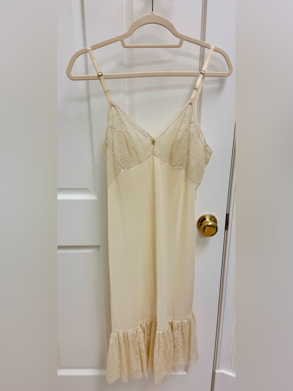 VAN RAALTE 1960’s Vintage Floral Lace Ivory Full Slip W/ Adjustable Straps USA